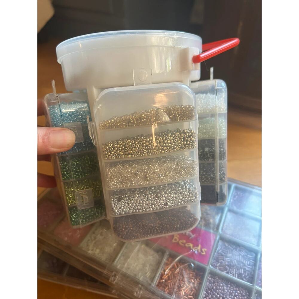 Large lot of beads seed beads / glass / pendants 4 boxes full - Picture 9 of 10